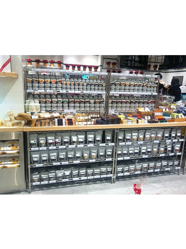 超市罐頭食品專區展示架